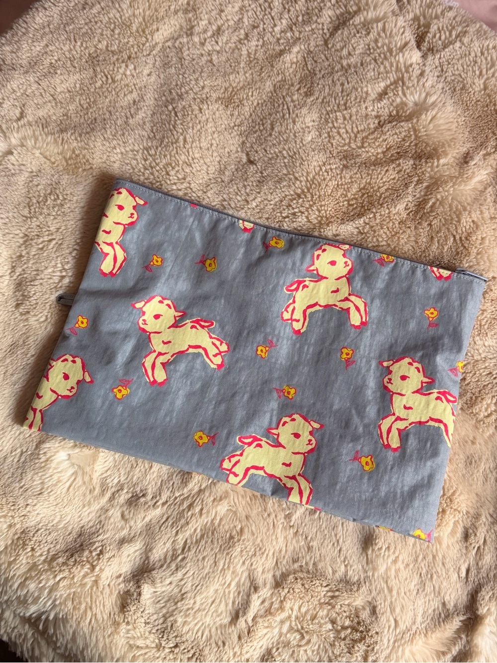 BAGGU Large Go Pouch in Spring Animals (Lambs)